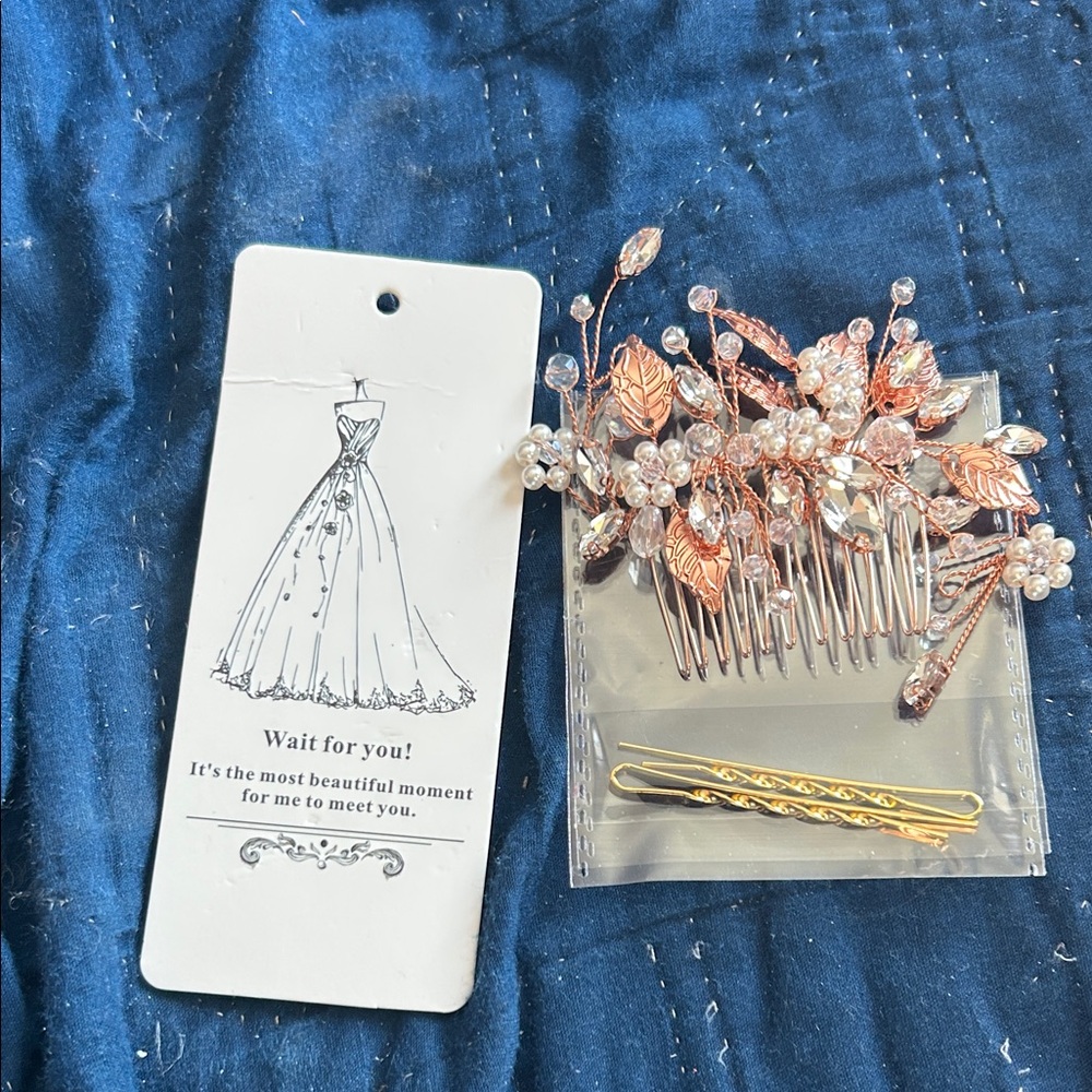 Elegant Rose Gold Hair Comb with Pearls